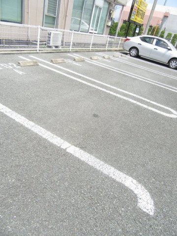 ポラリス　弐番館の駐車場