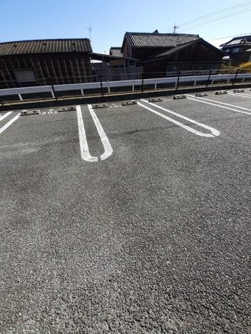 カロスアンセ参番館の駐車場