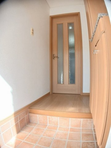 ブレッザ・ジャルディーノ壱番館の玄関