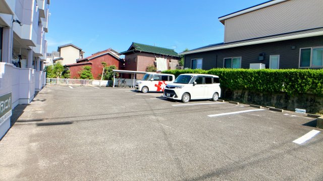 ニューリタンスの駐車場