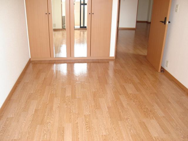 ラルジュ・ミリューの内装|洋室