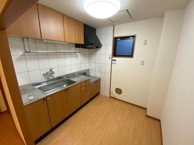 ラルジュ・ミリューのキッチン|キッチン