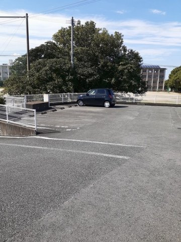 ファミールコートⅡ　Ａの駐車場