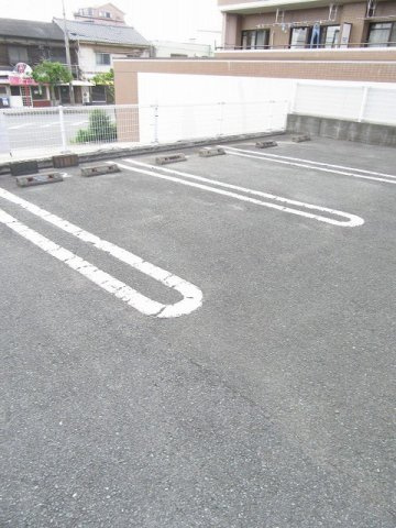 ノイエツァイトⅠの駐車場