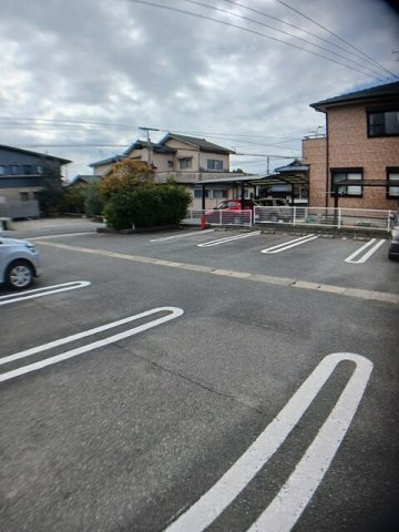 アヴェニール諏訪の駐車場