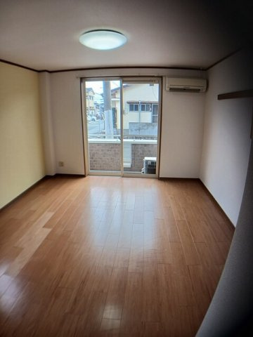 アヴェニール諏訪の居間・リビング