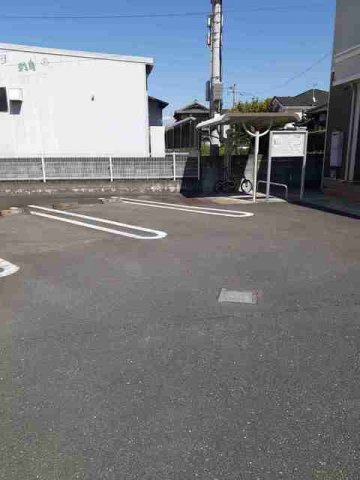 サンセールＳＡＫＡＧＵＣＨＩの駐車場