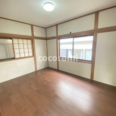 津田元町3丁目戸建の居間・リビング