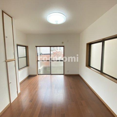 津田元町3丁目戸建の居間・リビング