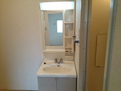 【洗面所】 | ハイツブリバレージ | コンパクトで使いやすい洗面所