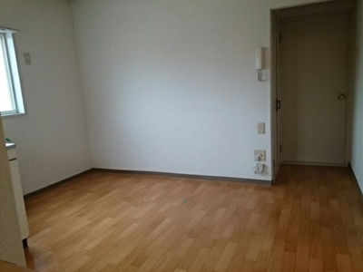 【居間・リビング】 | ハイツブリバレージ | こちらの居間で趣味の時間をお楽しみください