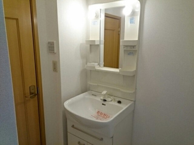 【洗面所】 | ドゥライラ－ト | 脱衣スペースもあります