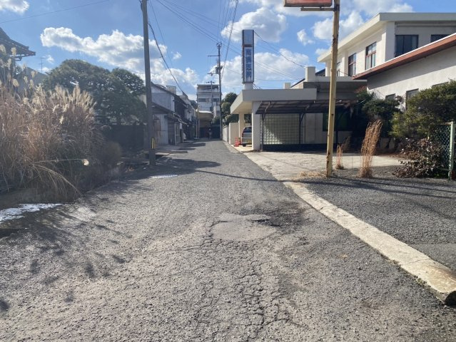 西条市大町の売地の前面道路含む現地写真
