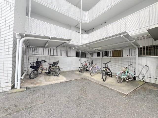 ライオンズマンション寺塚第3の駐車場