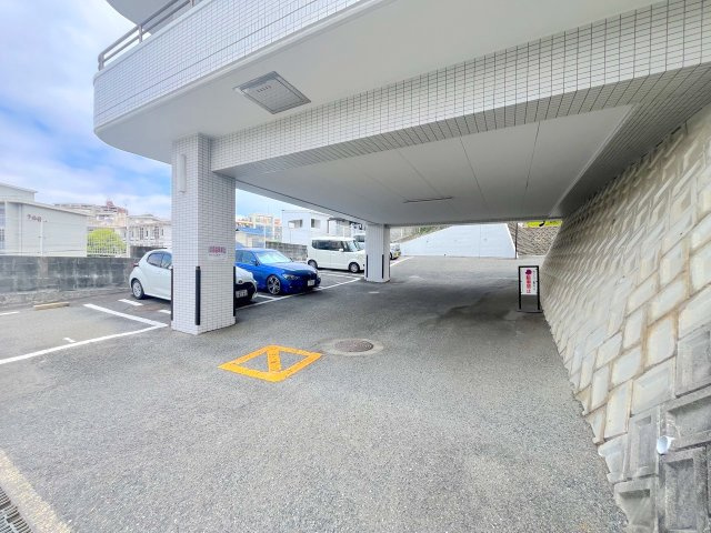ライオンズマンション寺塚第3の駐車場