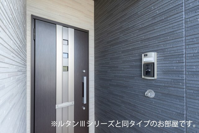 松江アパートの玄関