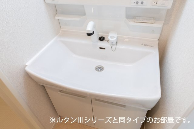 松江アパートの洗面所