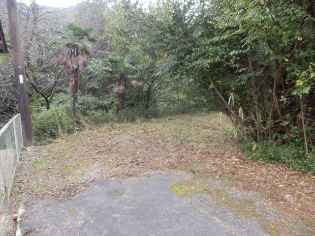 山南町玉巻売地の前面道路含む現地写真