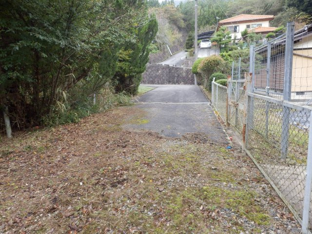 山南町玉巻売地の前面道路含む現地写真