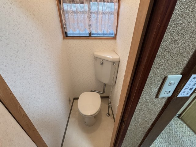 尼崎市口田中　中古テラスハウスのトイレ|落ち着いたトイレです