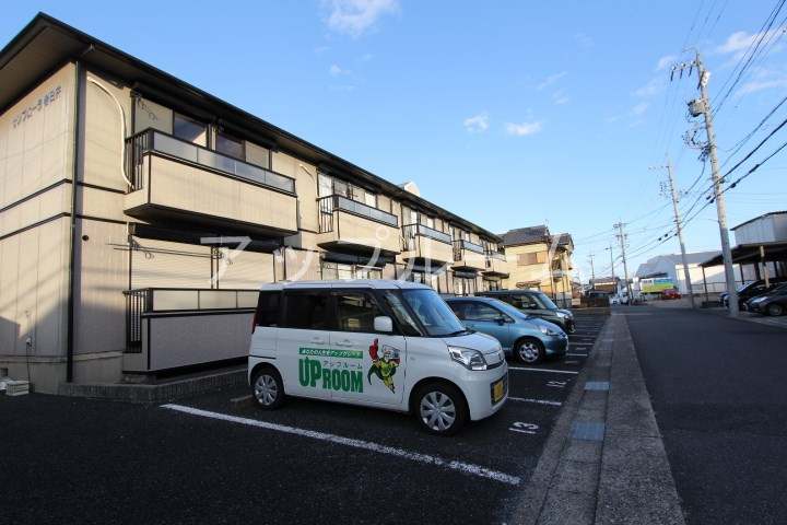 春日井市下市場町１丁目のアパートの駐車場