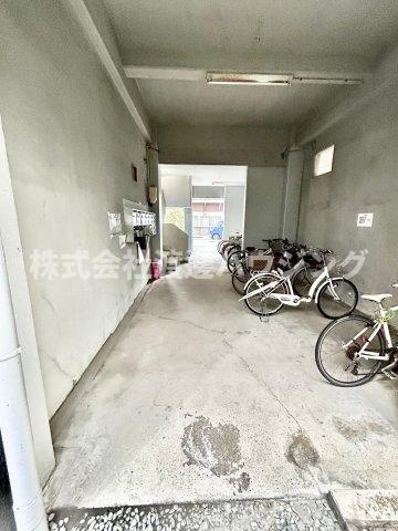 メゾン江坂のエントランス