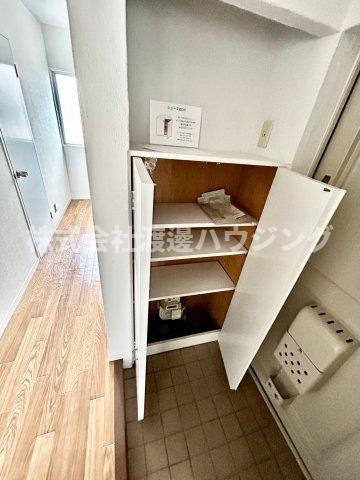 メゾン江坂の収納|下駄箱付き