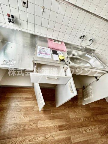 メゾン江坂のキッチン|キッチン下収納