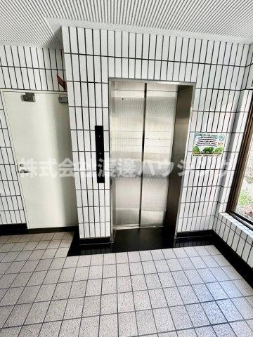 KM江坂のエントランス