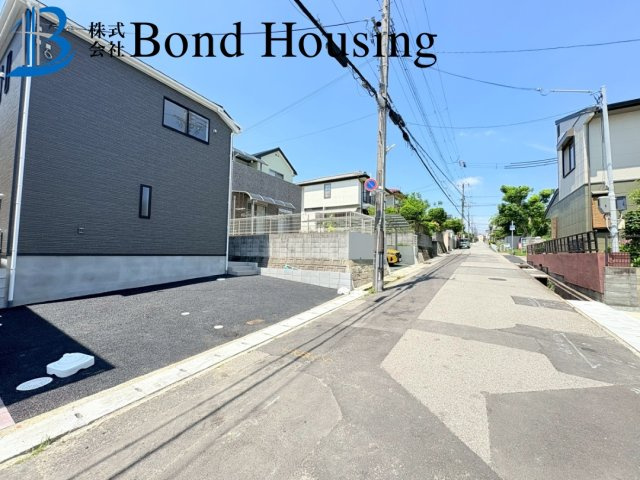 ZEH住宅　富士見が丘4丁目　新築1号棟の前面道路含む現地写真