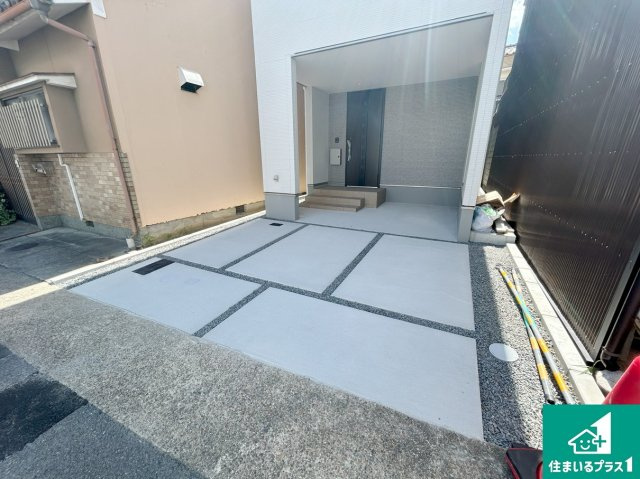 京都市山科区御陵荒巻町　第1期　新築一戸建ての駐車場|駐車スペース！散水栓があるので、こまめに愛車を洗えます！

