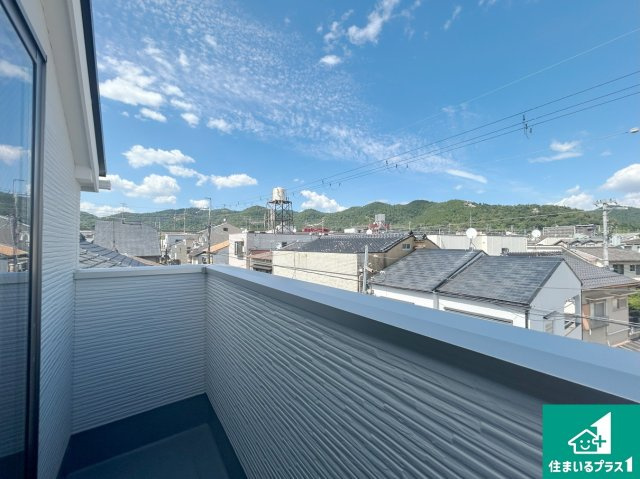 京都市山科区御陵荒巻町　第1期　新築一戸建てのバルコニー|日当たりのよいバルコニー！お部屋が開放的に！