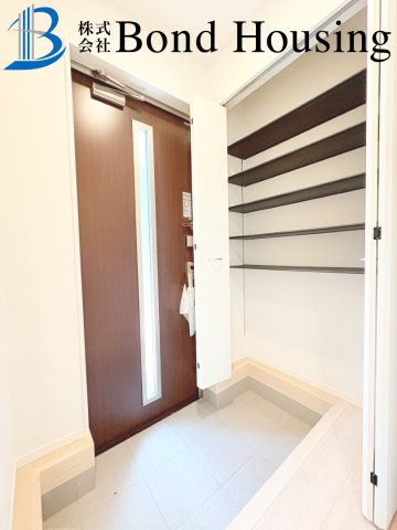 広々と南向きバルコニー　西区玉津町高津橋　2号棟　新築戸建の玄関