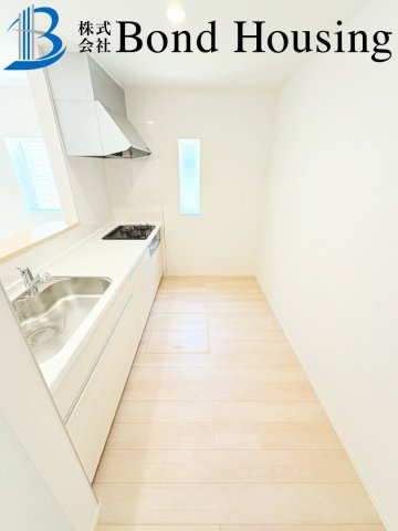 広々と南向きバルコニー　西区玉津町高津橋　2号棟　新築戸建のキッチン