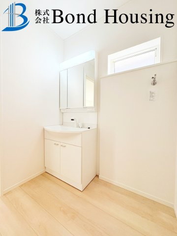 広々と南向きバルコニー　西区玉津町高津橋　2号棟　新築戸建の独立洗面台