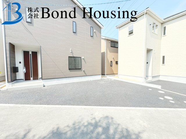 広々と南向きバルコニー　西区玉津町高津橋　2号棟　新築戸建の駐車場