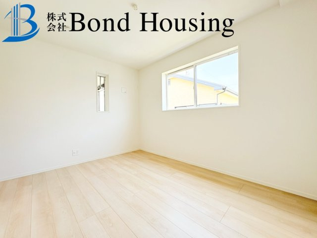 広々と南向きバルコニー　西区玉津町高津橋　2号棟　新築戸建の洋室