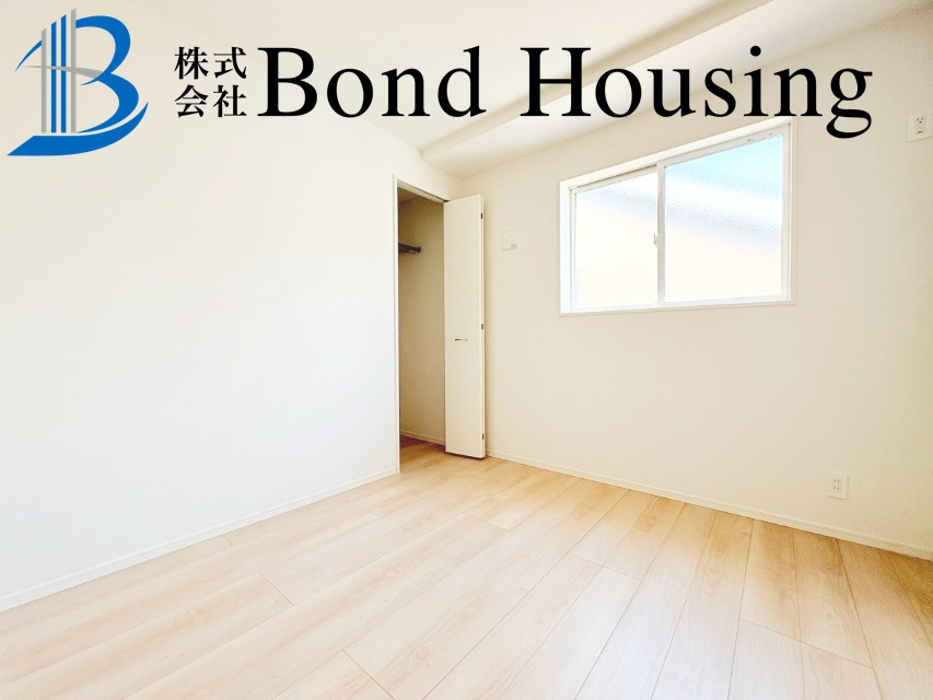 広々と南向きバルコニー　西区玉津町高津橋　2号棟　新築戸建の洋室