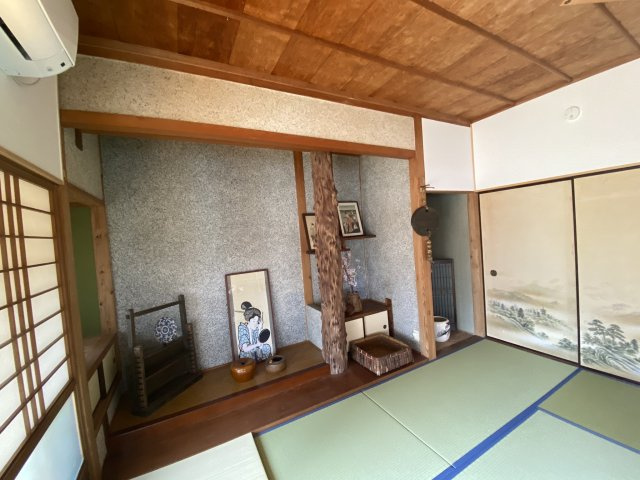 今町橋そば一戸建ての和室|床の間が和風の雰囲気を醸し出しています