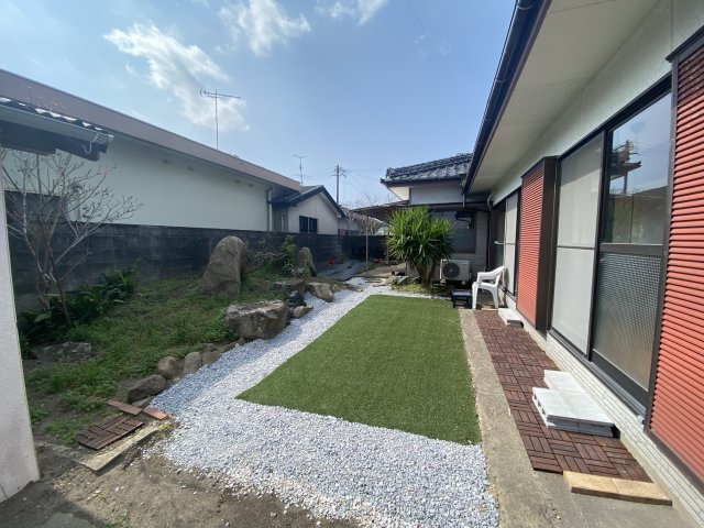 今町橋そば一戸建ての庭|潮風を感じながらバーベキューを楽しめるスペースもあります