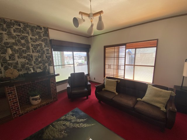 今町橋そば一戸建ての居間・リビング|リビングから港の様子を眺めることが出来ます