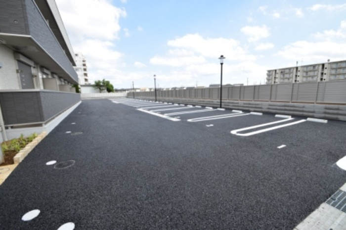 ライトパレスうずら野の駐車場