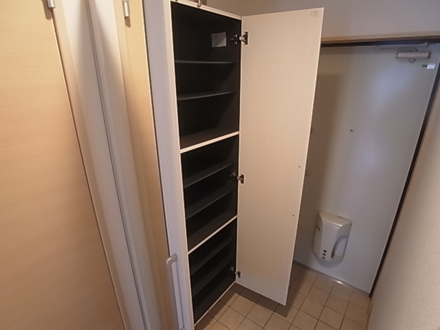 神戸市須磨区妙法寺字大津江の賃貸マンションの玄関|シューズボックス付き