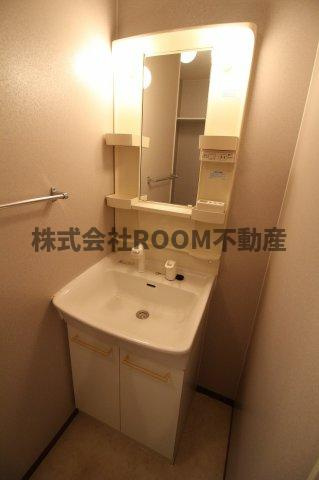 サンウィルコート の独立洗面台|朝の支度にも助かる、独立の洗髪洗面化粧台