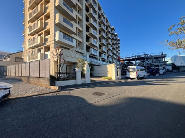 【外観】 | 平坦な道のりで移動スムーズ！商業施設が豊富に揃ったエリア◎　　　　
憧れの湘南ライフを叶えませんか♪現況：空室　ぜひご内見下さい。