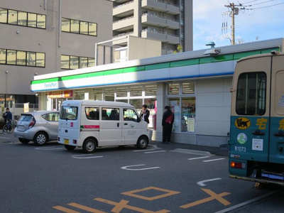 【周辺】 | ピアリスマンション | ファミリーマートさい…まで350m