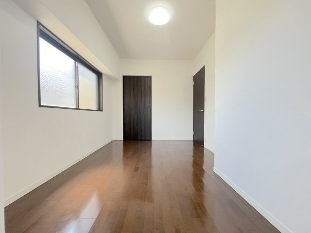 下大利パークマンションの洋室