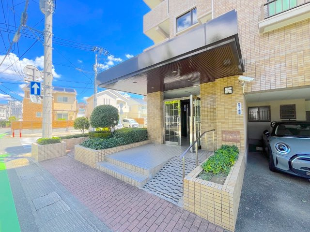 下大利パークマンションのエントランス