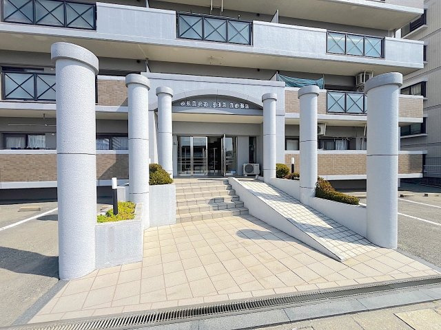 グランピアマンション青葉のエントランス