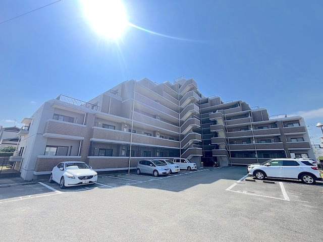 グランピアマンション青葉の駐車場